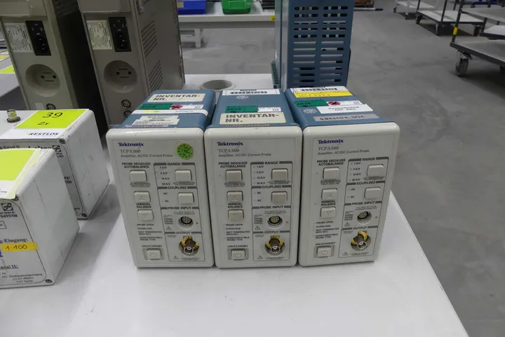 3x Tektronix - AC/DC Stromtastkopf Verstärker Typ: TCPA300